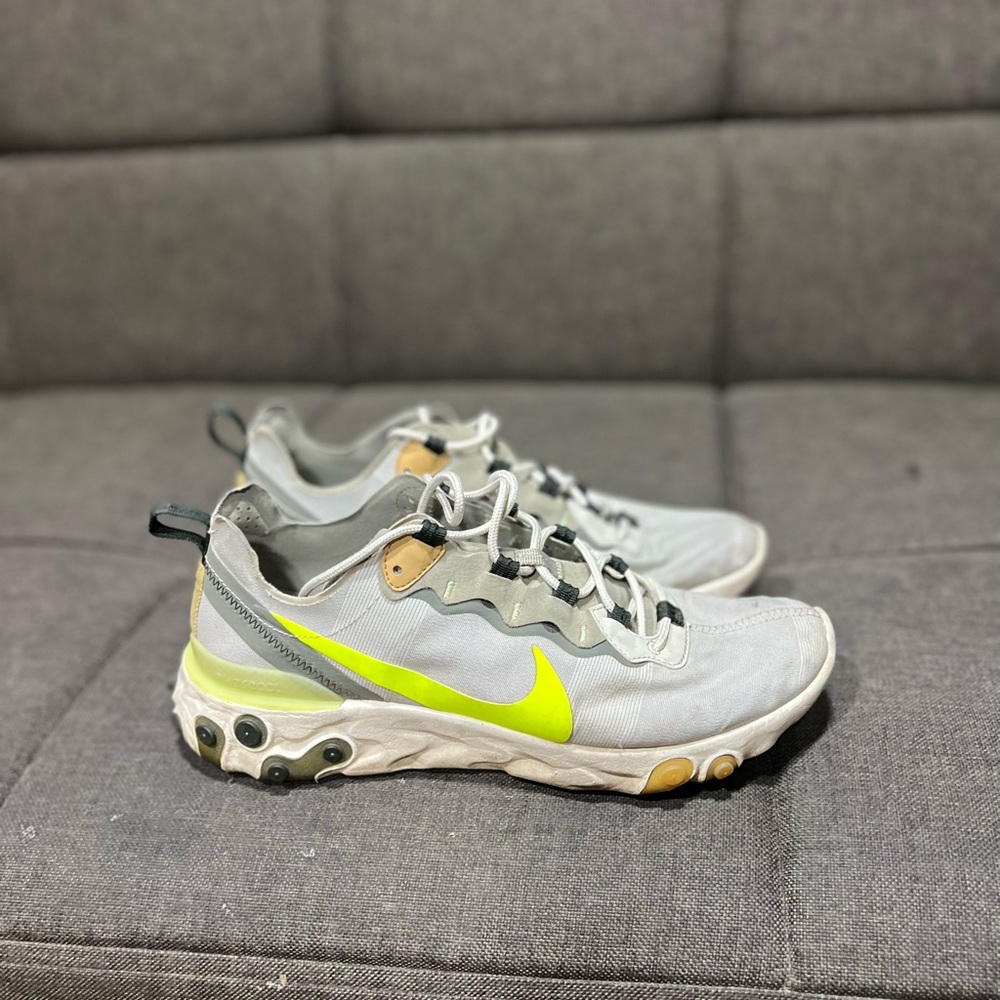 Nike - Picture 2 of 4